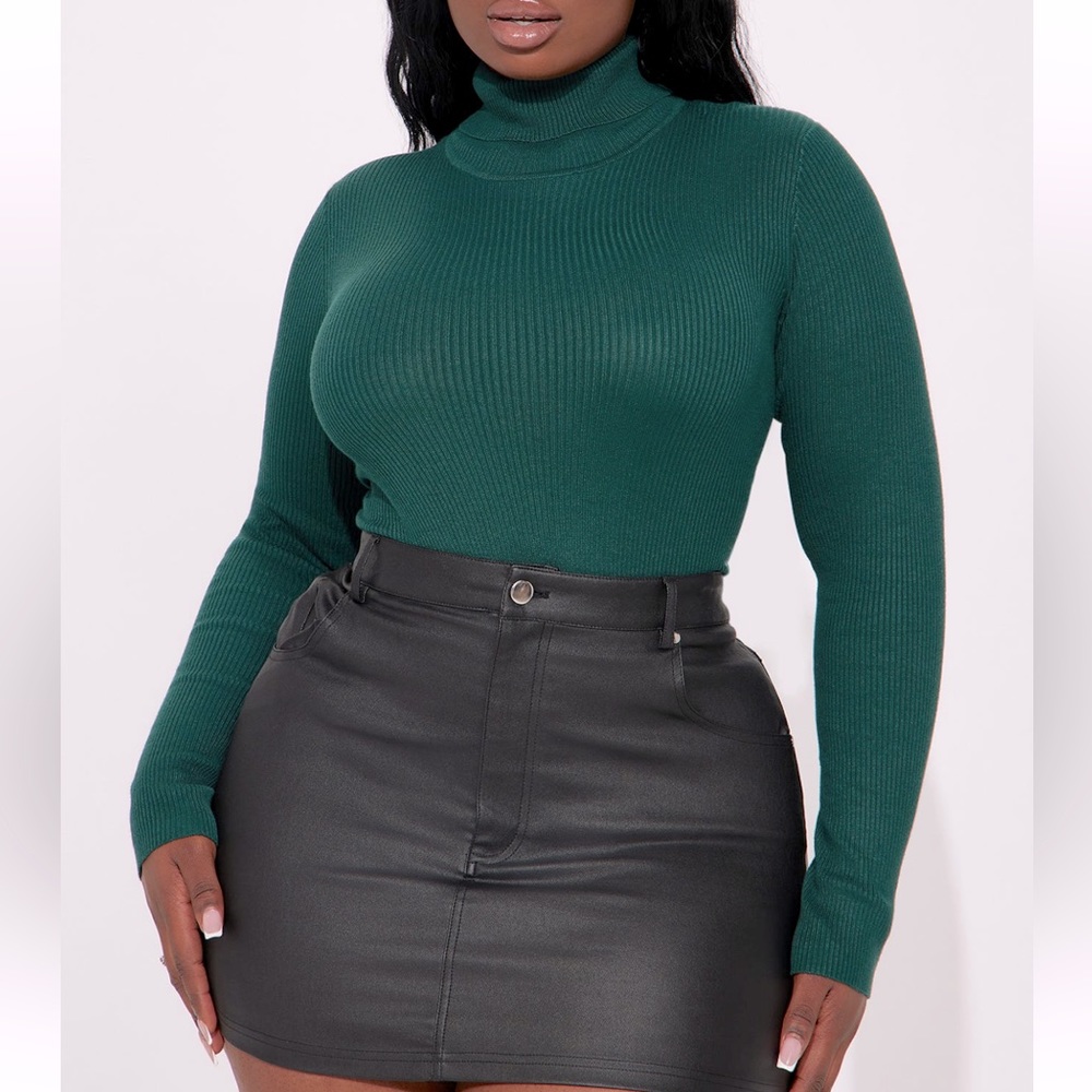 3/50$Turtleneck sweater NEW